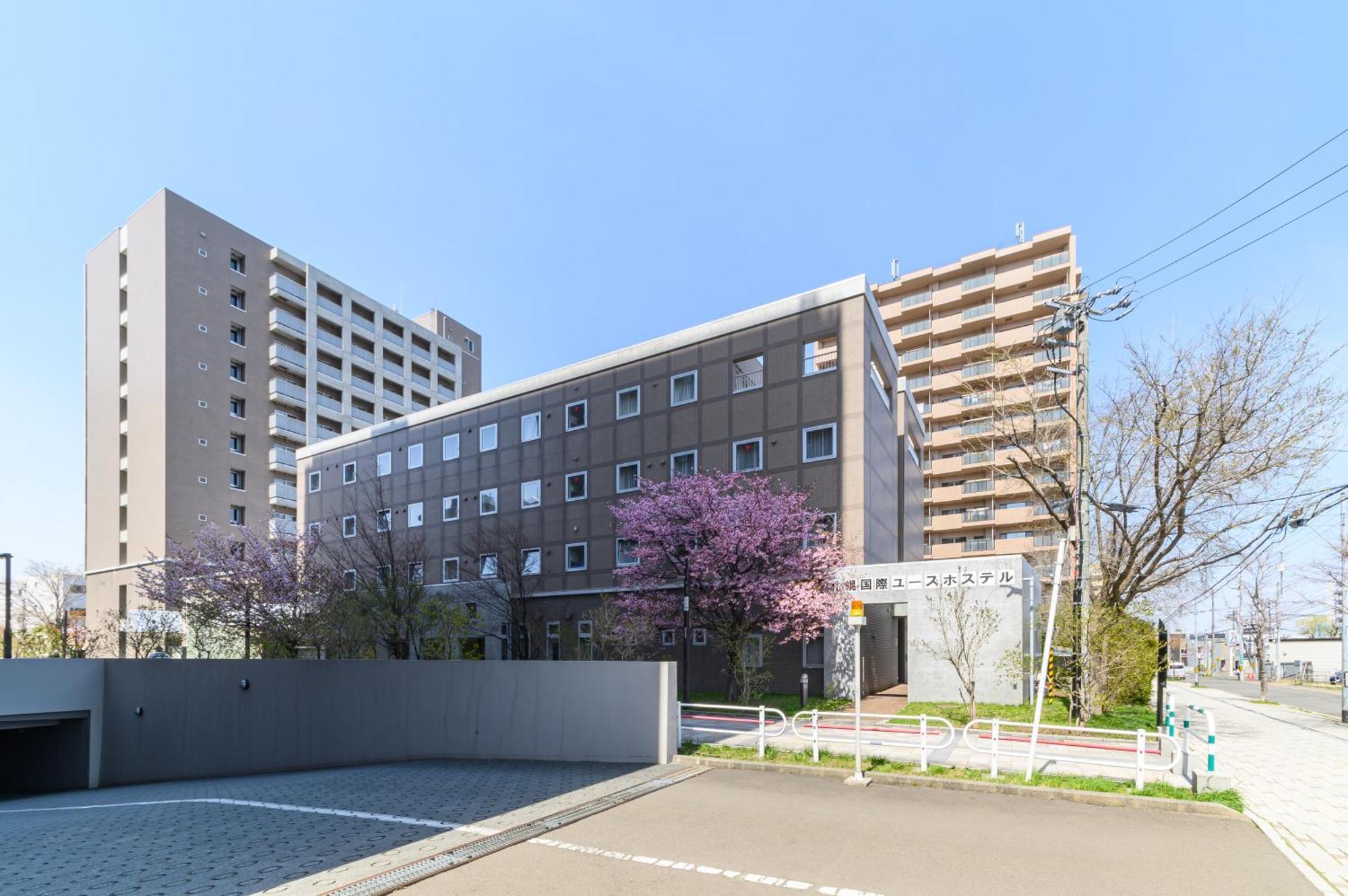 Sapporo International Youth Hostel Bagian luar foto